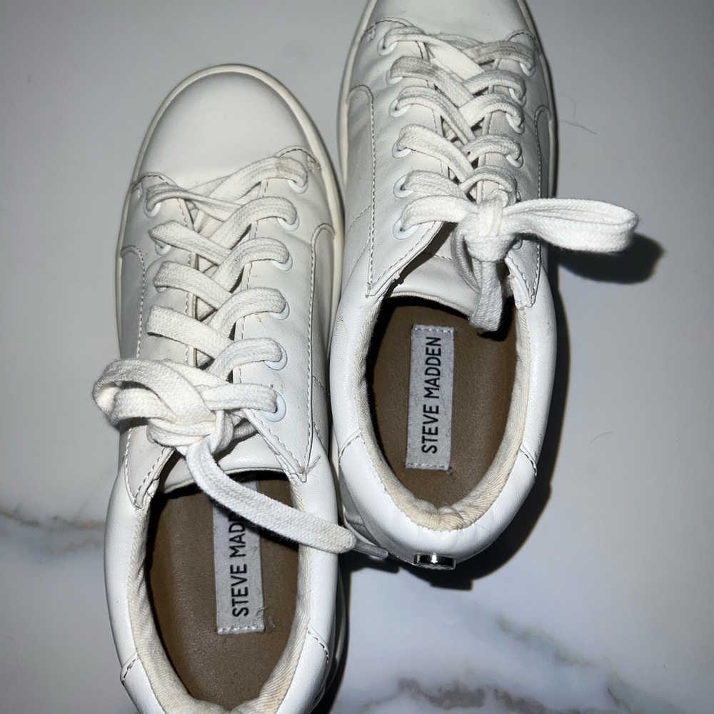 Steve Madden white sneakers cute comfy durable!!!